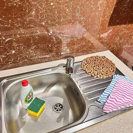 Meleqi Εξαμίλιο